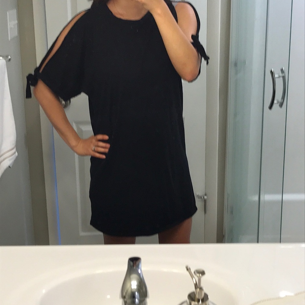 Forever 21 Cold Shoulder Tie Dress M
